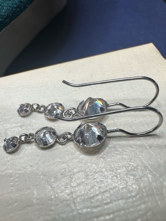 14k White Gold Three Drop Earrings. - Picture 8 of 9